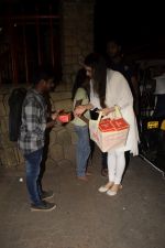 Sara Ali Khan spotted at Mukteshwar temple in juhu on 29th Dec 2018 (44)_5c2c747a128da.JPG