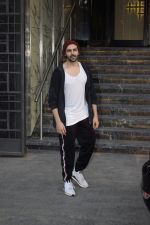 Kartik Aryan Spotted At Gym In Juhu on 7th Jan 2019 (31)_5c36e50a59d68.JPG