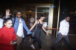 Ranveer Singh and Deepika Padukone Spotted at Mumbai Airport  (5)_5c3830156c2f9.JPG