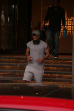 Shahid Kapoor spotted at gym in juhu on 14th Jan 2019 (13)_5c3ed8a1b38b5.JPG