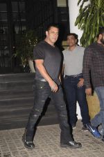 Salman Khan spotted at Soho House juhu on 17th Jan 2019 (5)_5c417a7eace91.JPG