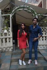 Nora Fatehi spotted at smoke house bandra on 22nd Jan 2019 (9)_5c481115108af.JPG