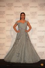 Tabu at the Opening of Lakme Fashion Week on 29th Jan 2019 (17)_5c5158975a1e4.jpg