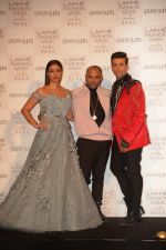 Tabu, Karan Johar at the Opening of Lakme Fashion Week on 29th Jan 2019 (8)_5c5158a7616d7.jpg