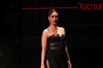 Kareena Kapoor Walks As Showstopper For Shantanu & Nikhil  Show on Lakme Fashion Show Day 5 on 3rd Feb 2019 (12)_5c57f52e55d59.jpg