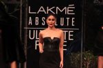 Kareena Kapoor Walks As Showstopper For Shantanu & Nikhil  Show on Lakme Fashion Show Day 5 on 3rd Feb 2019 (20)_5c57f53a1f71e.jpg