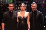 Kareena Kapoor Walks As Showstopper For Shantanu & Nikhil  Show on Lakme Fashion Show Day 5 on 3rd Feb 2019 (29)_5c57f549bb395.jpg