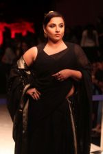 Vidya Balan at Anavila Fashion Show on 2nd Feb 2019 (17)_5c57f5129bc6c.jpg