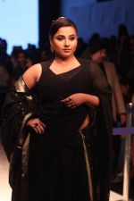 Vidya Balan at Anavila Fashion Show on 2nd Feb 2019 (19)_5c57f5155ebcd.jpg