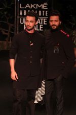 Aayush Sharma, Riteish Deshmukh on Day 5 at Lakme Fashion Week 2019  on 3rd Feb 2019 (8)_5c5940732849c.jpg