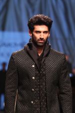 Aditya Roy Kapoor walk the ramp for Kunal Rawal at Lakme Fashion Week 2019  on 3rd Feb 2019  (18)_5c593e2dd9665.jpg