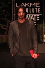 Arjun Rampal on Day 5 at Lakme Fashion Week 2019  on 3rd Feb 2019 (19)_5c59402a6b647.jpg