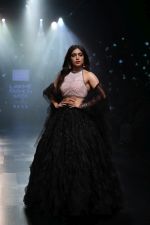 Bhumi Pednekar walk the ramp for Shehla Khan at Lakme Fashion Week 2019  on 3rd Feb 2019 (75)_5c593edf880ac.jpg