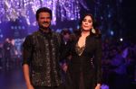 Janhvi Kapoor, Anil Kapoor walk the ramp for Raghavendra Rathore at Lakme Fashion Week 2019  on 3rd Feb 2019  (43)_5c593d2756ff9.jpg