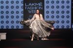Karisma Kapoor walk the Ramp on Day 5 at Lakme Fashion Week 2019 on 3rd Feb 2019 (137)_5c593f75aab6b.jpg