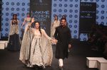 Karisma Kapoor walk the Ramp on Day 5 at Lakme Fashion Week 2019 on 3rd Feb 2019 (141)_5c593f7d3d5db.jpg