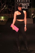 Mandira Bedi on Day 5 at Lakme Fashion Week 2019  on 3rd Feb 2019 (17)_5c59406481754.jpg