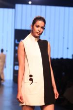 Model walk the Ramp for Anushree Reddy at Lakme Fashion Week 2019 on 2nd Feb 2019  (19)_5c593c4a7419c.jpg
