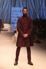 Model walk the ramp for Kunal Rawal at Lakme Fashion Week 2019  on 3rd Feb 2019  (21)_5c593e40a8b1e.jpg
