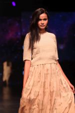 Model walk the ramp for Latha Sailesh Singhania Show at Lakme Fashion Week 2019  on 3rd Feb 2019  (20)_5c593eb01e22e.jpg