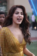 Rhea Chakraborty at Lakme Fashion Week 2019 on 2nd Feb 2019 (38)_5c59399ea3ccd.jpg