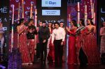 Vaani Kapoor walk the Ramp for Shivan and Narresh at Lakme Fashion Week 2019 on 3rd Feb 2019 (38)_5c593c5e662fd.jpg