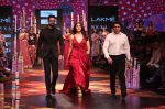 Vaani Kapoor walk the Ramp for Shivan and Narresh at Lakme Fashion Week 2019 on 3rd Feb 2019 (40)_5c593c631b2e7.jpg