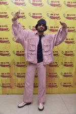 Ranveer Singh at Radio Mirchi studio for the promotions of film Gully Boy on 4th Feb 2019 (18)_5c5a921d16fe0.jpg