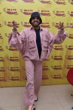 Ranveer Singh at Radio Mirchi studio for the promotions of film Gully Boy on 4th Feb 2019 (20)_5c5a9223d7d77.jpg