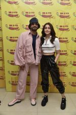 Ranveer Singh, Alia Bhatt at Radio Mirchi studio for the promotions of film Gully Boy on 4th Feb 2019 (1)_5c5a91cab7149.jpg