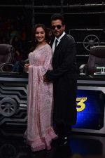 Anil Kapoor and Madhuri Dixit on sets of Super Dancer chapter 3 on 11th Feb 2019 (25)_5c6274a23a36c.jpg
