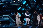 Anil Kapoor and Madhuri Dixit on sets of Super Dancer chapter 3 on 11th Feb 2019 (30)_5c6274e115930.jpg