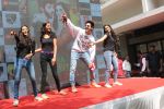 Kartik Aaryan at the launch of new song from the film Luka Chuppi at nm College in Parle on 12th Feb 2019 (20)_5c651dc395a99.JPG