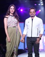 Rakul preet Singh at Smile Foundation & Designer Sailesh Singhania fashion show for the 13th edition of Ramp for Champs at the race course in mahalxmi on 13th Feb 2019 (22)_5c651efab2456.jpg