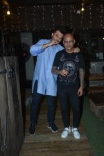 Anil Kapoor with Hakim Aalim at Hakim_s salon in bandra on 21st Feb 2019 (9)_5c6fb10b52755.jpg