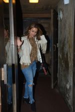 Kareena Kapoor and amrita Arora spotted at palli Bhavan Bandra on 27th Feb 2019 (5)_5c7784f4b99e8.jpg