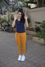 Shraddha kapoor meets her fans on her birthday at juhu on 4th March 2019 (14)_5c80d14a6769b.jpg