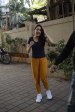 Shraddha kapoor meets her fans on her birthday at juhu on 4th March 2019 (2)_5c80d12d30be3.jpg