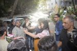 Shraddha kapoor meets her fans on her birthday at juhu on 4th March 2019 (42)_5c80d1813e98a.jpg