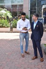 Upen Patel Spotted At Yauatcha Restaurant Along With Olympic Gold Medalist Abhinav Bindra on 10th March 2019 (20)_5c8612d390b24.jpg