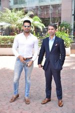 Upen Patel Spotted At Yauatcha Restaurant Along With Olympic Gold Medalist Abhinav Bindra on 10th March 2019 (34)_5c8612e510221.jpg