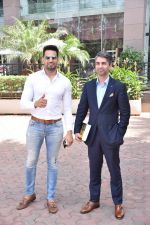 Upen Patel Spotted At Yauatcha Restaurant Along With Olympic Gold Medalist Abhinav Bindra on 10th March 2019 (36)_5c8612e7d0013.jpg