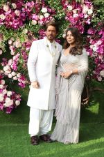 Shahrukh Khan, Gauri Khan at Akash Ambani & Shloka Mehta wedding in Jio World Centre bkc on 10th March 2019 (17)_5c876f29f22ba.jpg