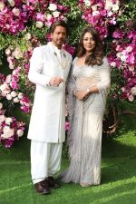 Shahrukh Khan, Gauri Khan at Akash Ambani & Shloka Mehta wedding in Jio World Centre bkc on 10th March 2019 (18)_5c876f2b42881.jpg