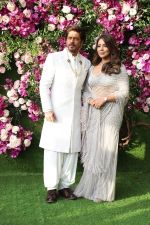 Shahrukh Khan, Gauri Khan at Akash Ambani & Shloka Mehta wedding in Jio World Centre bkc on 10th March 2019 (21)_5c876f3cf3519.jpg