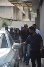 Sanjay dutt spotted at vishesh films office in bandra on 18th March 2019 (14)_5c90909b7740a.JPG