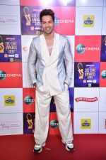 Varun Dhawan at Zee cine awards red carpet on 19th March 2019 (180)_5c91e44980242.jpg