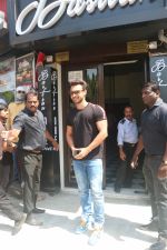 Aayush Sharma spotted at Bastian in bandra on 26th May 2019 (13)_5cebe30ead0e7.JPG