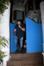Sunny Deol spotted at a party in. Olive bandra on 26th May 2019 (13)_5cebe2c703b15.JPG