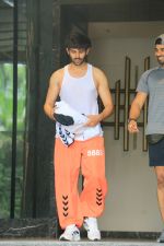 Kartik Aryan spotted at I Think Fitness gym in juhu on 4th June 2019 (2)_5cf8b981659e6.JPG